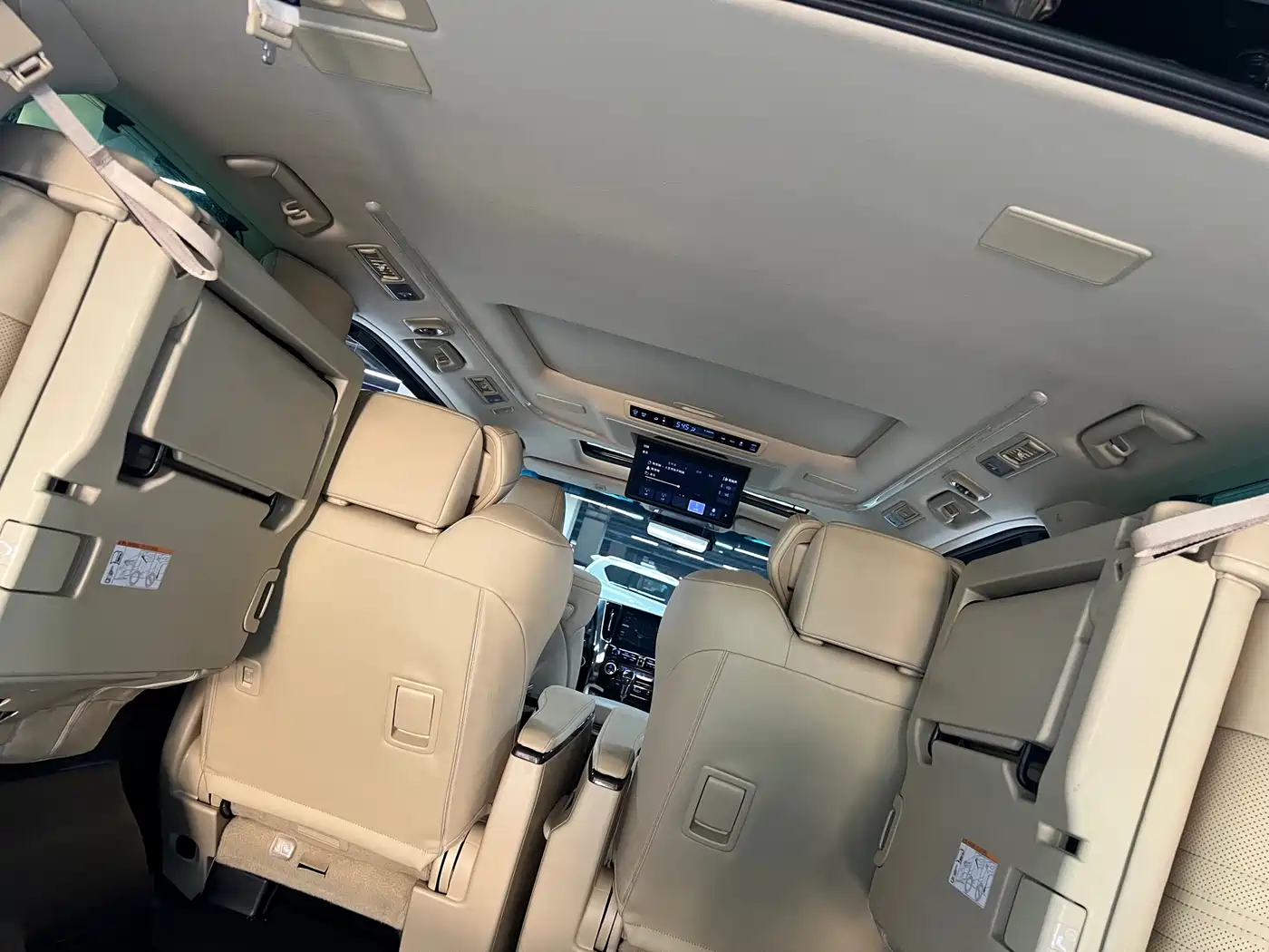 Toyota Vellfire 2021 Crown Hybrid 2.5L HV Premium Edition фото 9