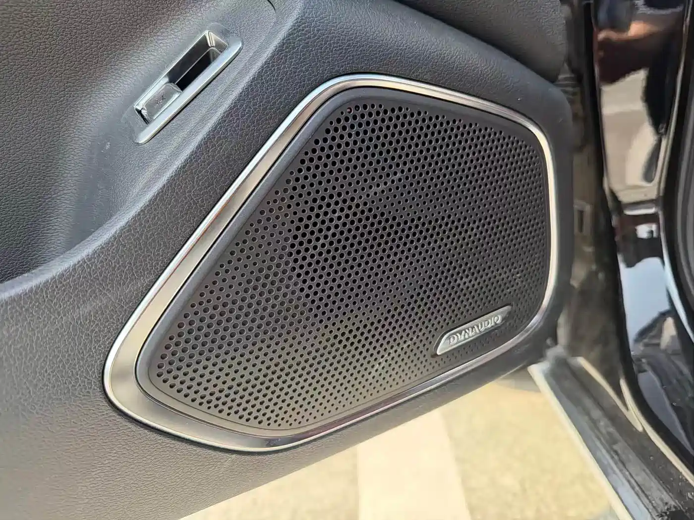 Hongqi H5 2024 2.0T Automatic Smart Connect Flag Smooth Edition фото 11