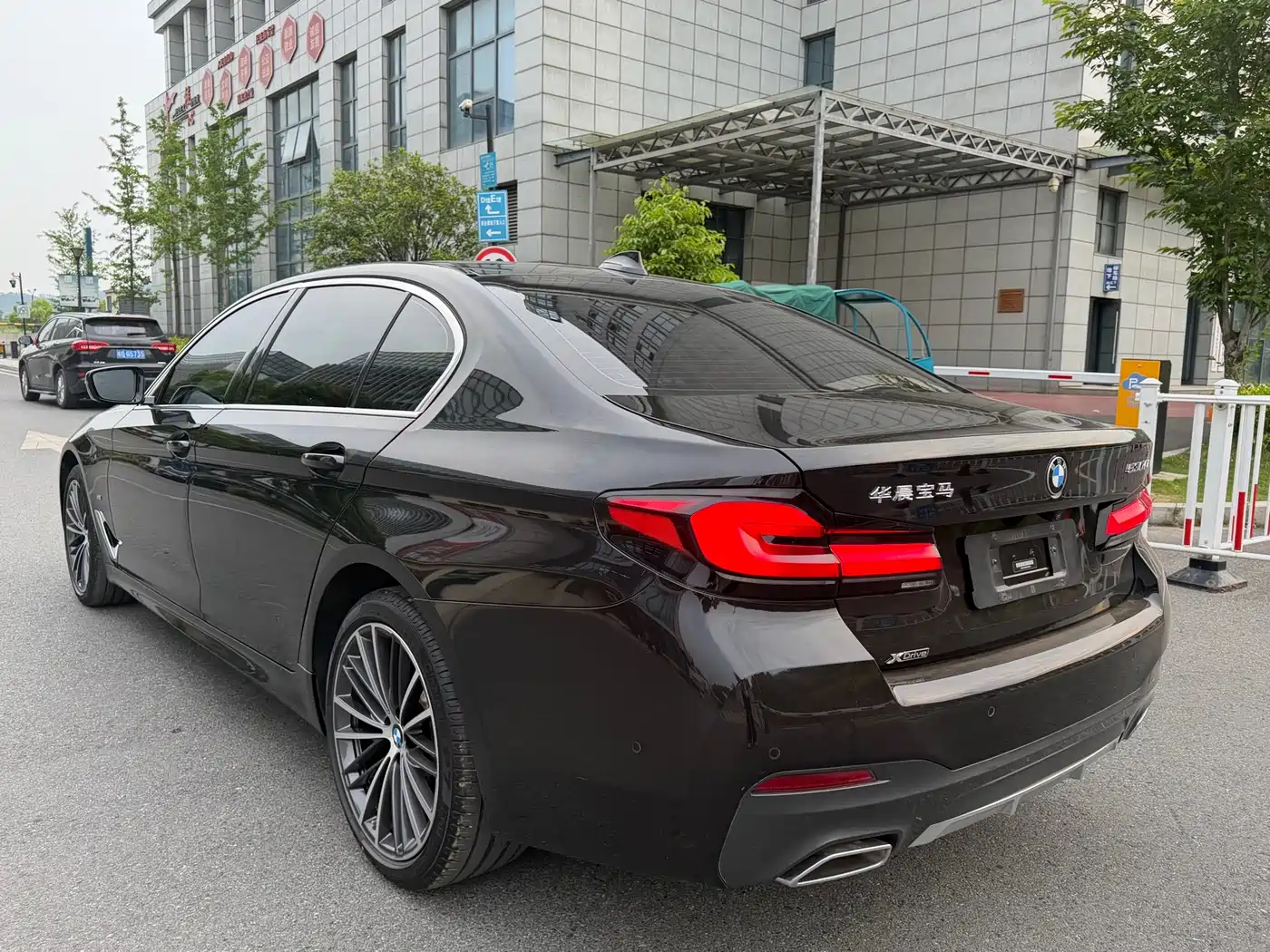 BMW 5 Series 2021 530Li Leading M Sport Package фото 15