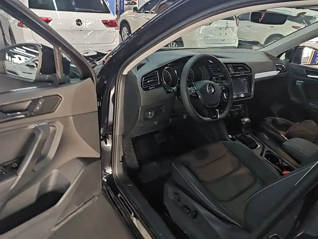 Volkswagen Tiguan L 2019 330TSI Auto 2WD Smart Luxury Edition China V фото 16