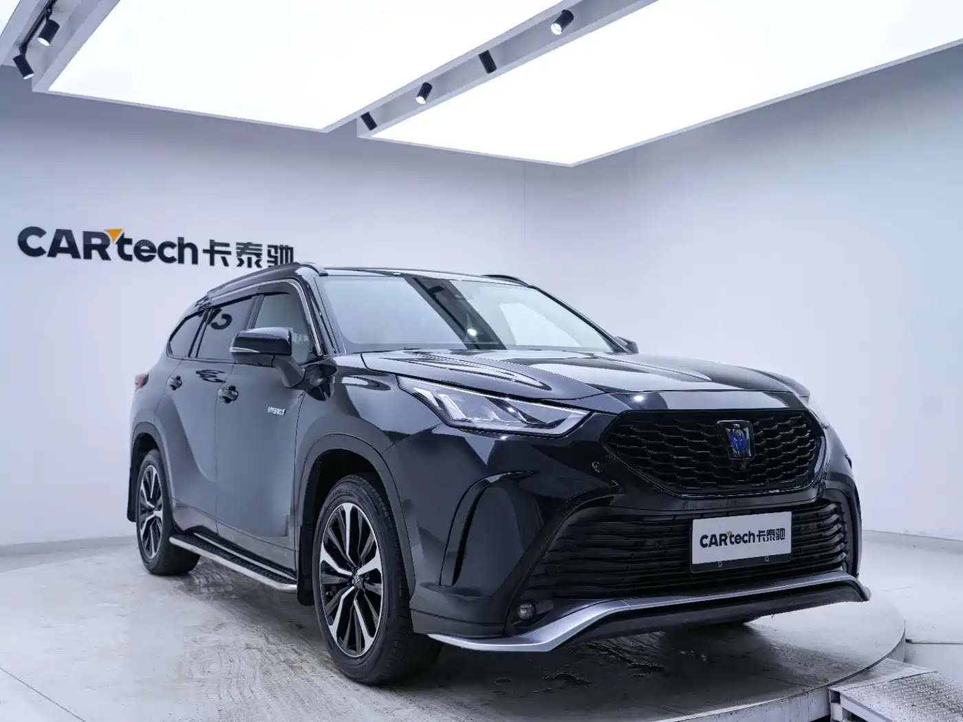 Toyota Crown Kluger 2021 2.5L HEV 4WD Premium фото 7