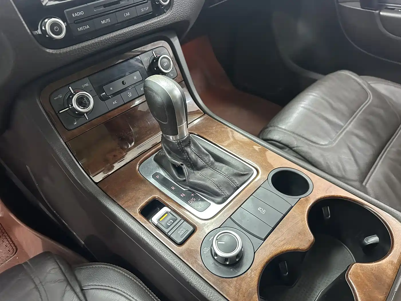 Volkswagen Touareg 2011 3.0TDI Diesel Standard фото 23