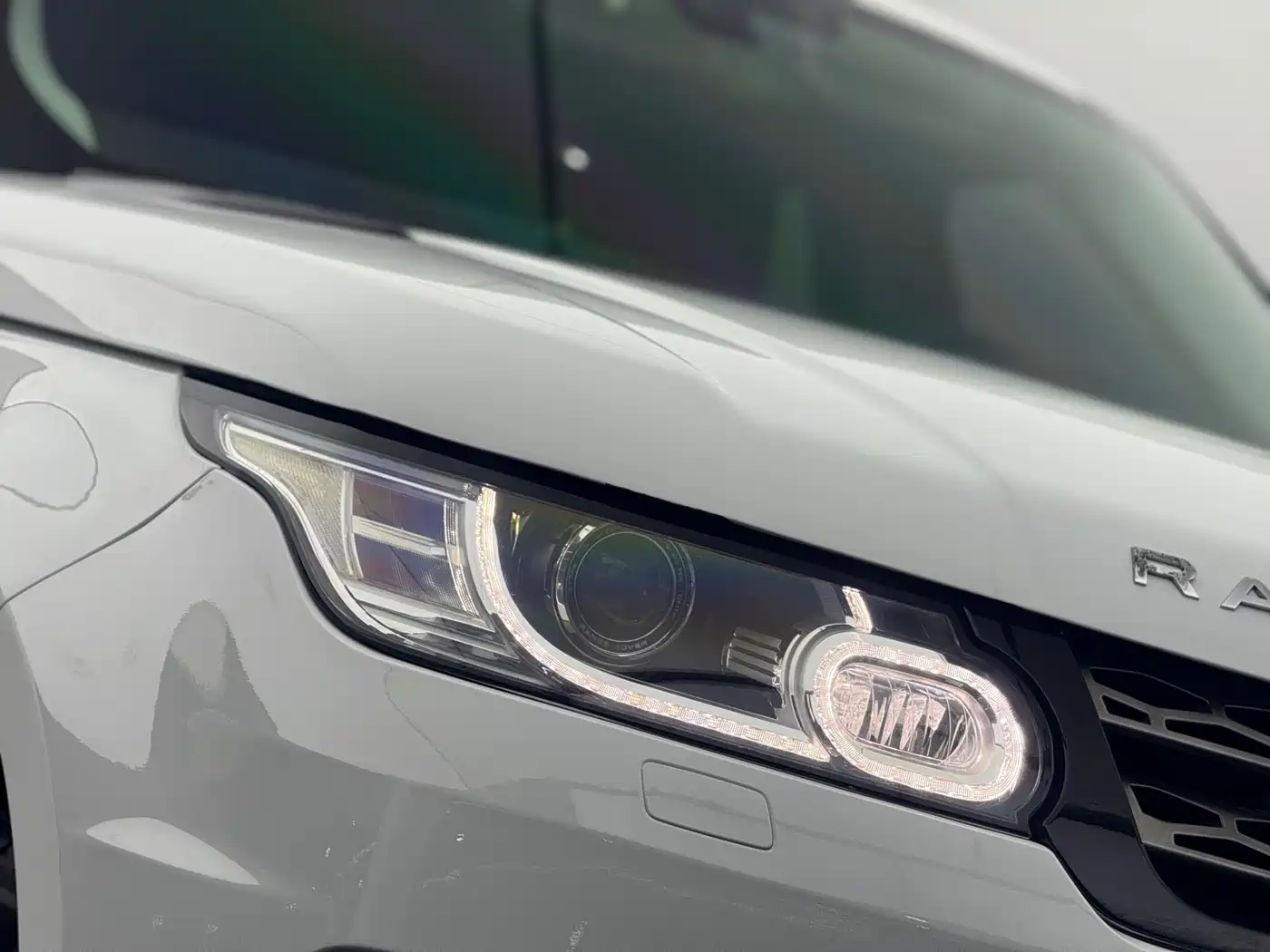 Land Rover Range Rover Sport 2016 Model 3.0 SC V6 SE фото 14
