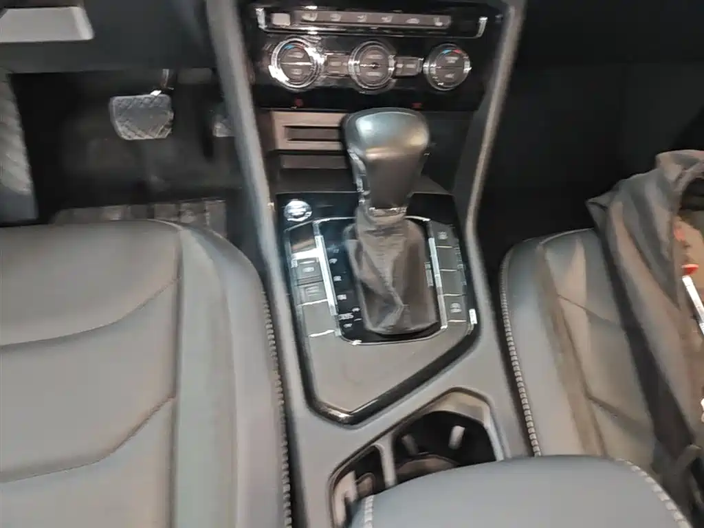 Volkswagen Tiguan L 2019 330TSI Auto 2WD Smart Luxury Edition China V фото 14