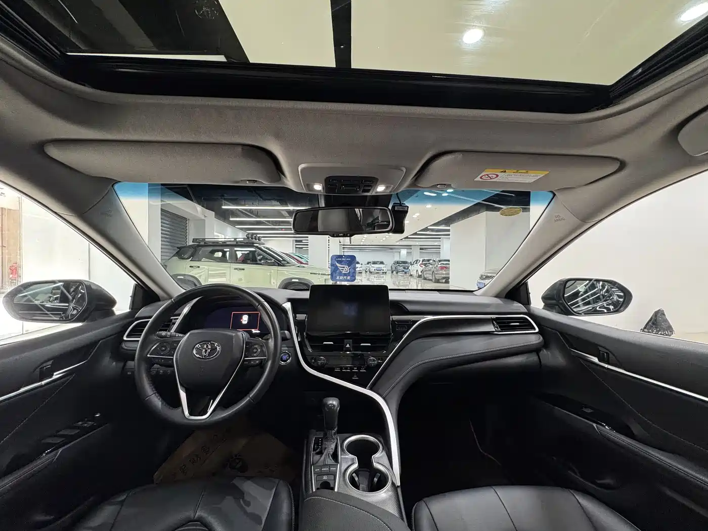 Фото 7 - Toyota Camry