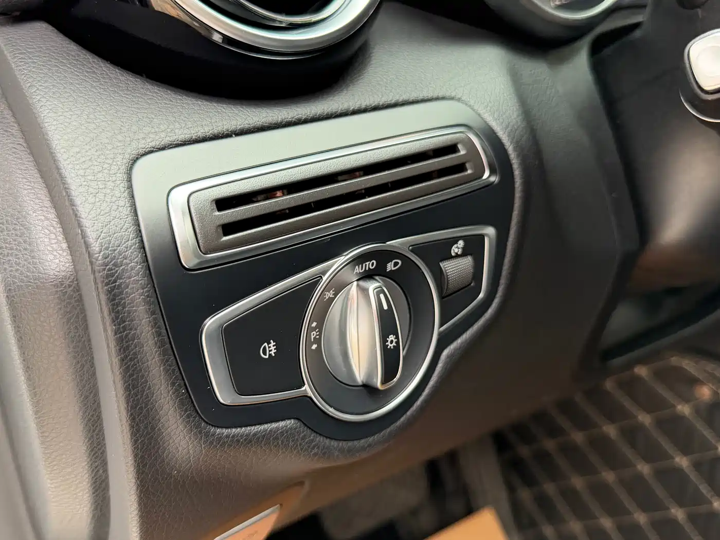 Mercedes-Benz C-Class 2017 Facelift C 200 L Sport Edition фото 11