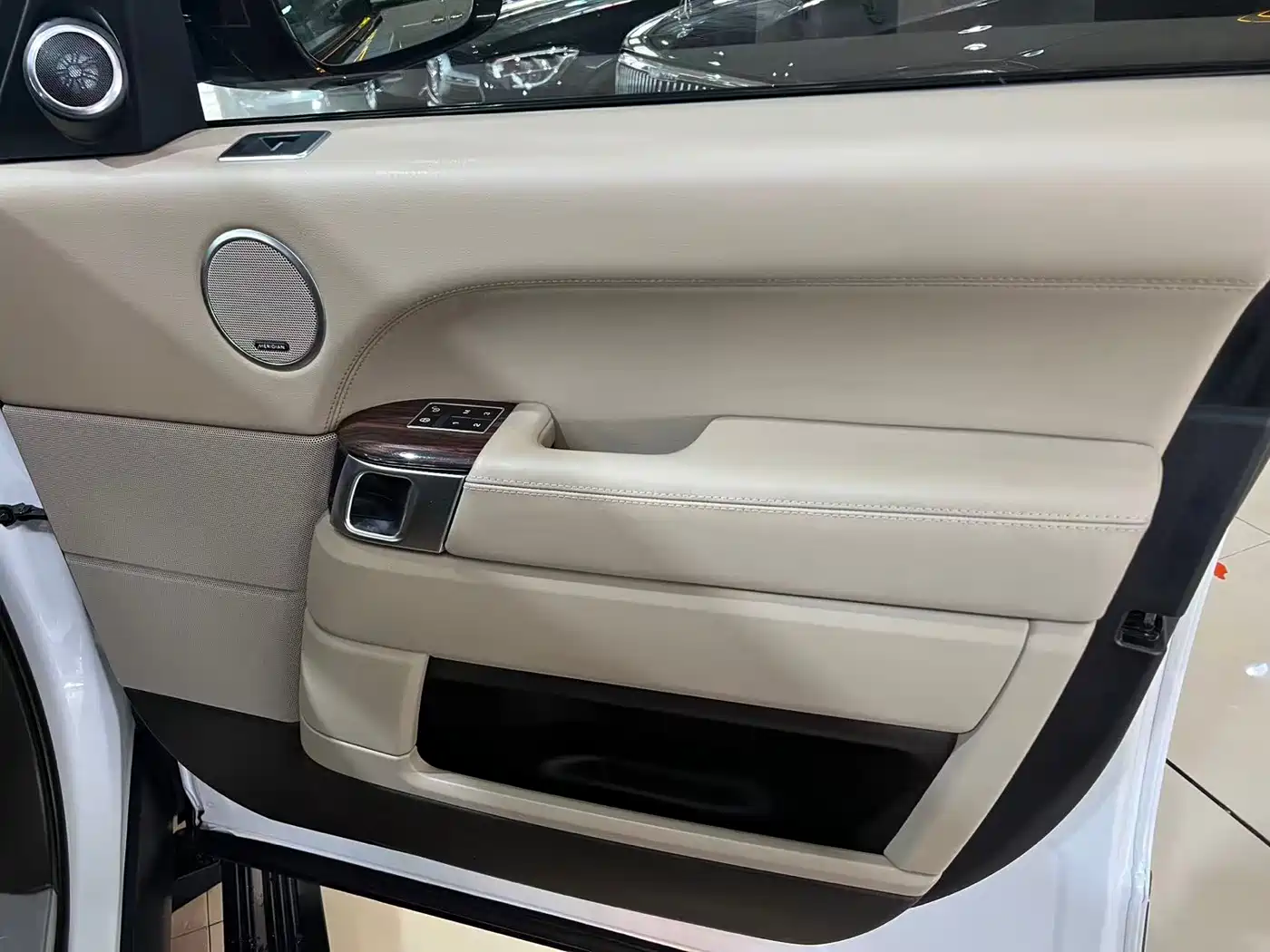 Land Rover Range Rover 2014 3.0 SC V6 Vogue фото 8