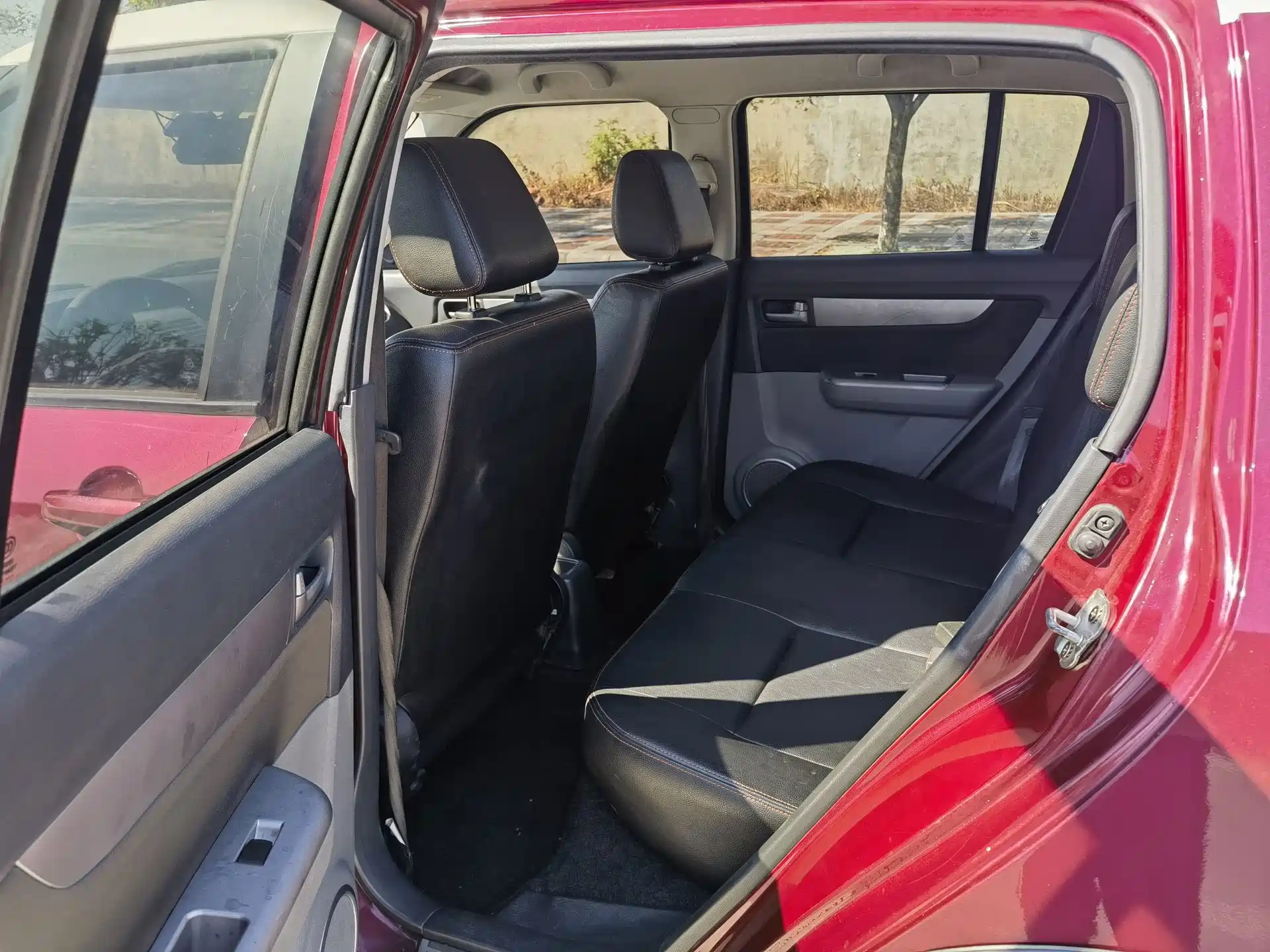 Photo 8 - Suzuki Swift
