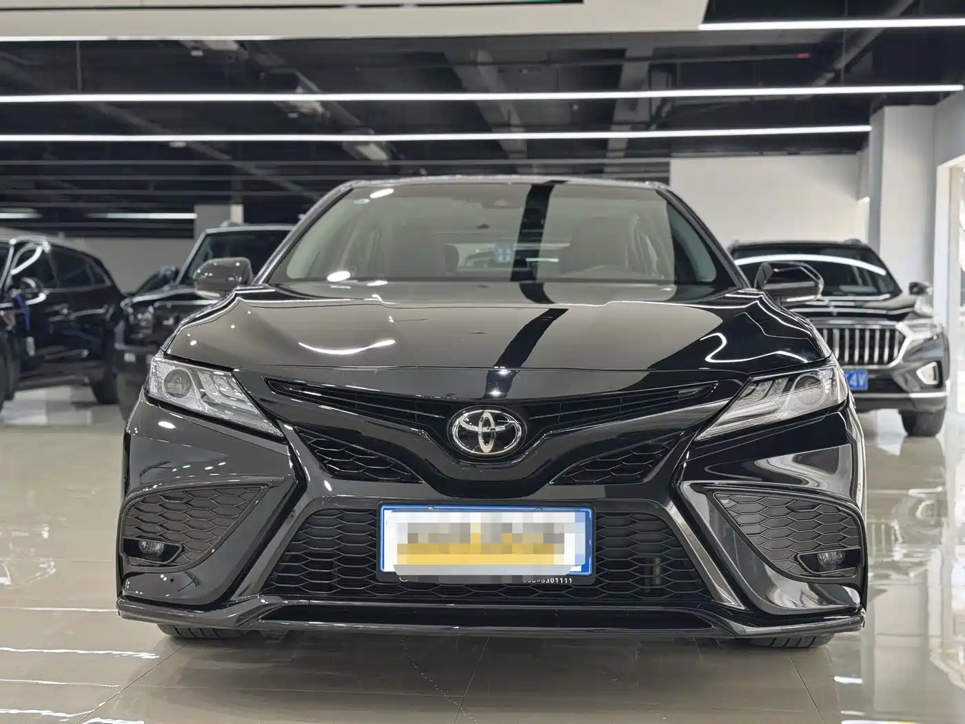 Фото 2 - Toyota Camry