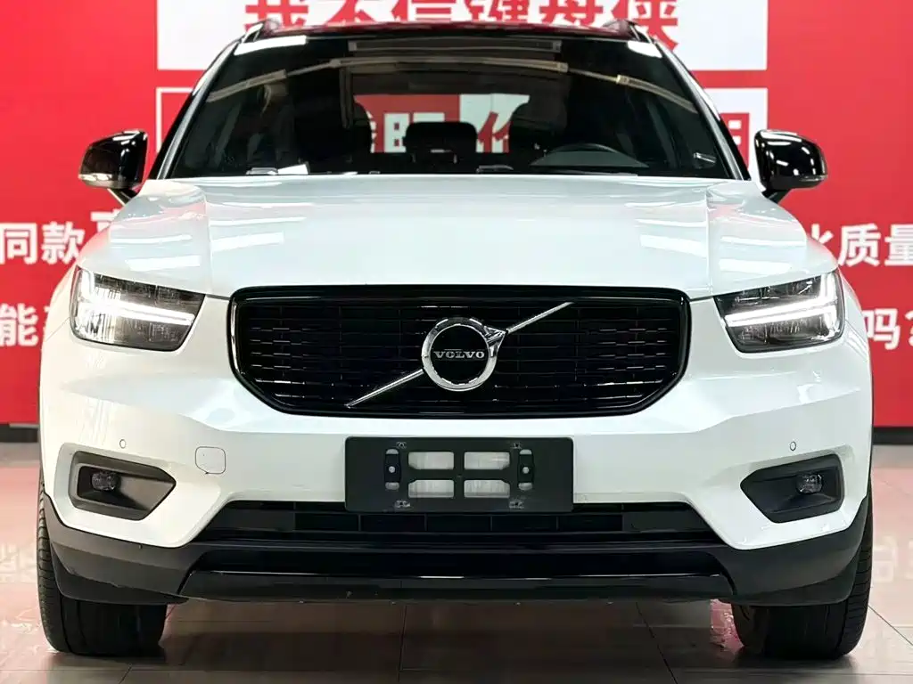 Фото 2 - Volvo XC40