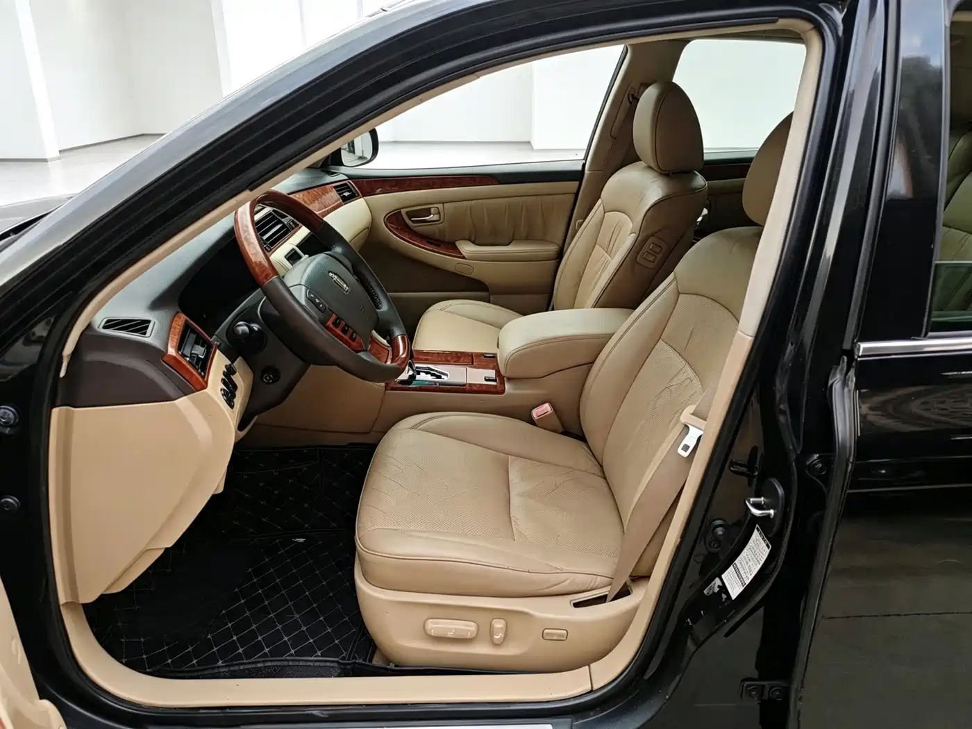 Фото 3 - Toyota Crown