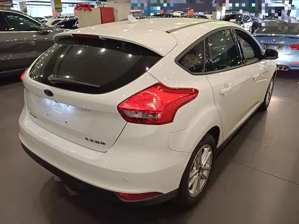 Фото 7 - Ford Focus