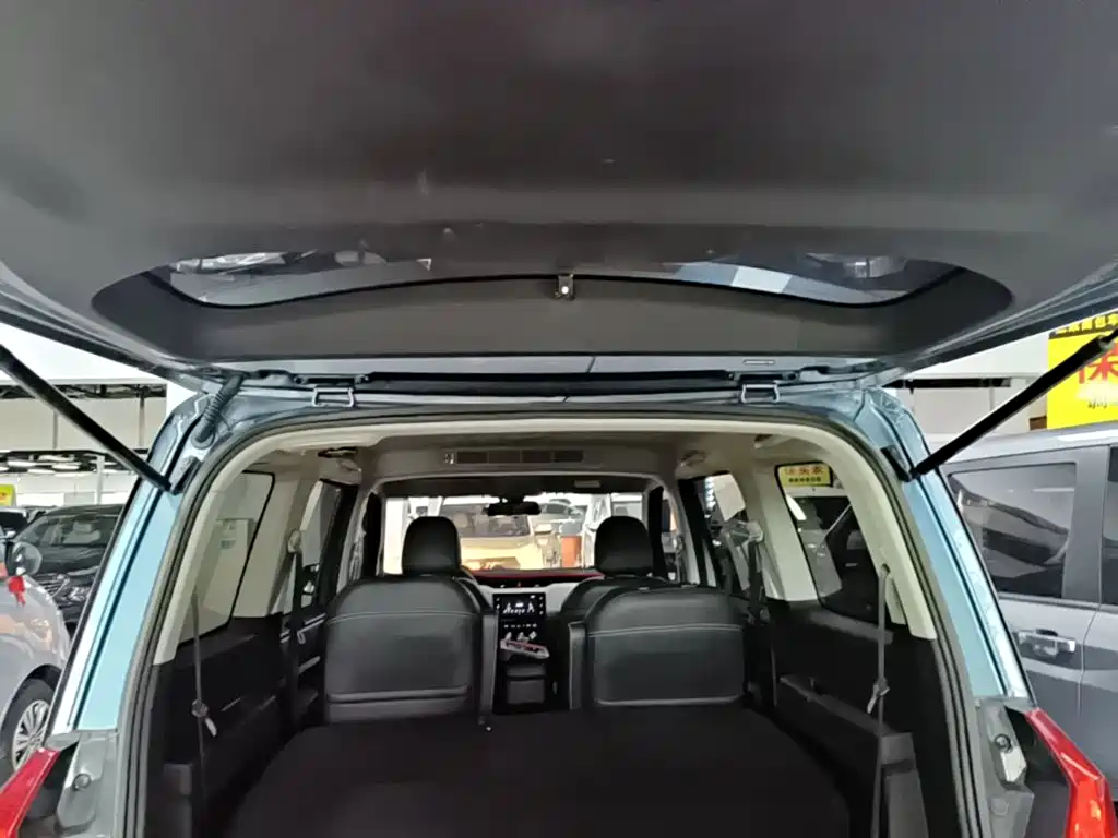 Wuling Motors Wuling Hongguang PLUS 2020 2019 1.5T Manual Luxury 7-seater