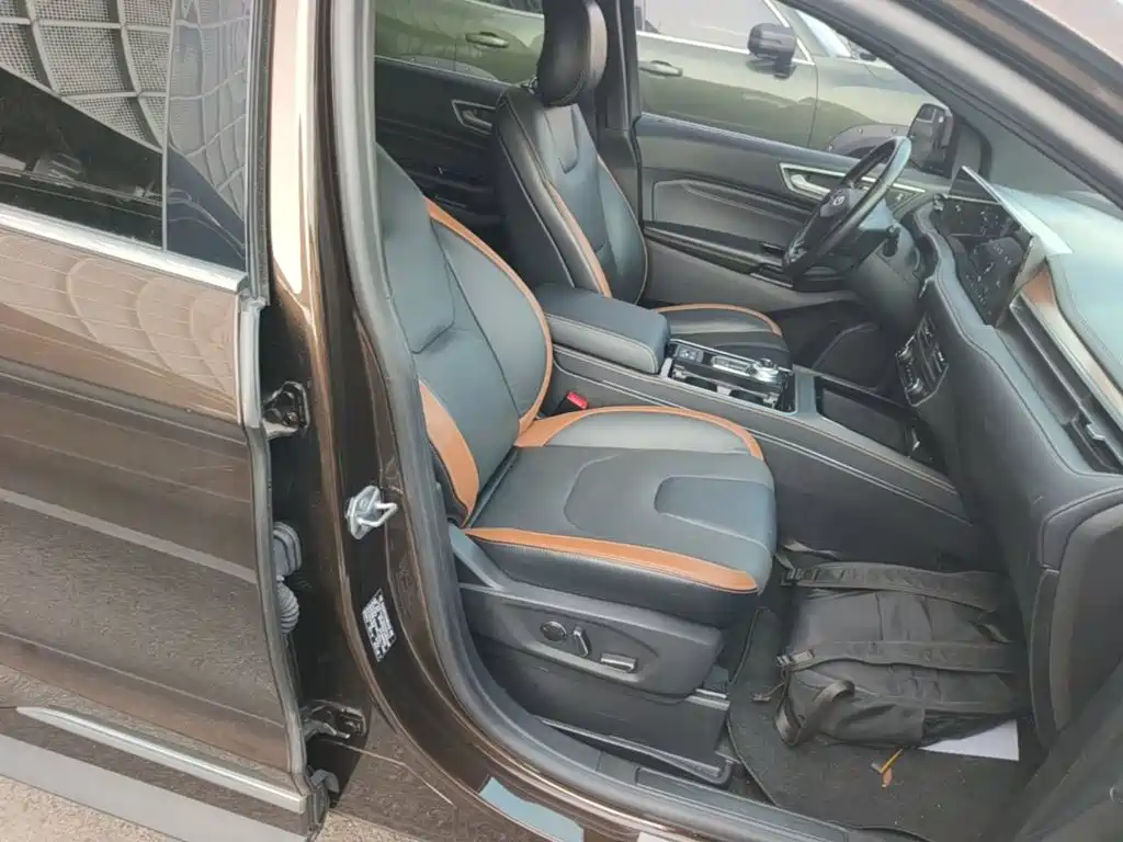 Фото 25 - Ford Edge