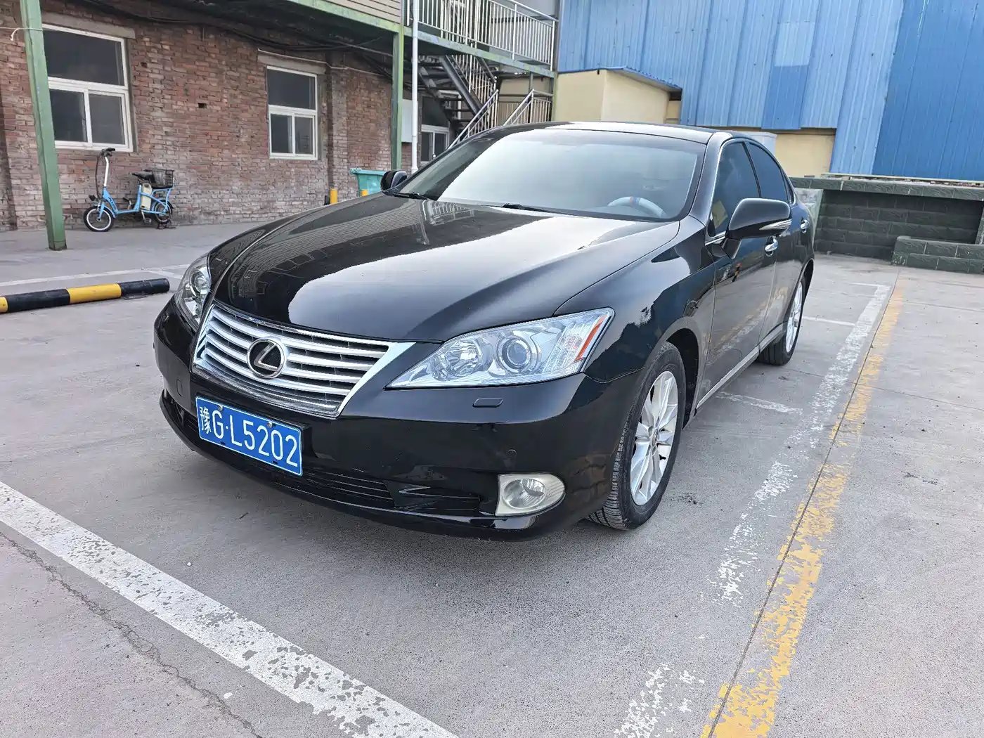 Фото 2 - Lexus ES