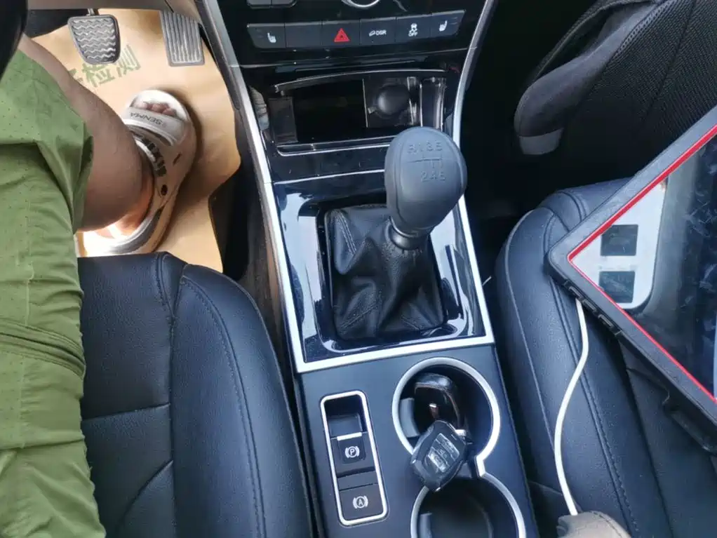 Фото 14 - Haval H2