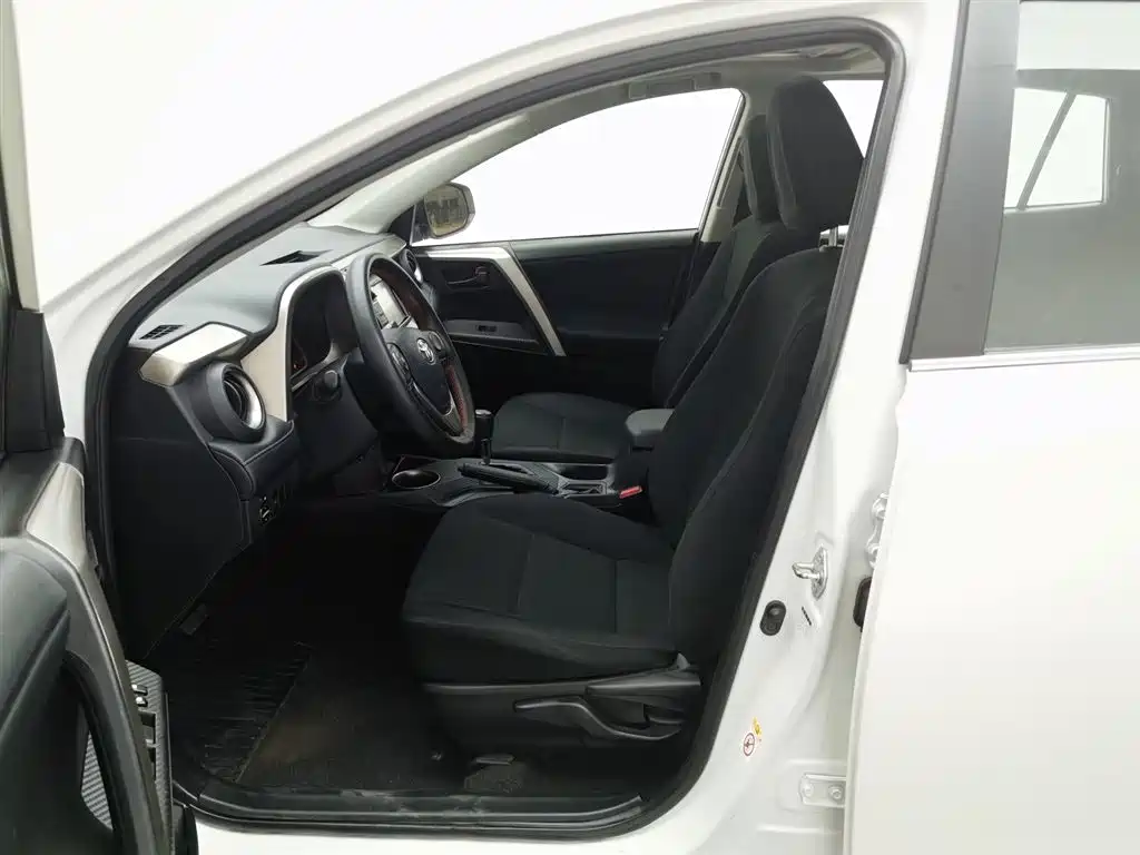Toyota RAV4 Rongfang 2015 2.0L CVT 2WD Trend Edition фото 10