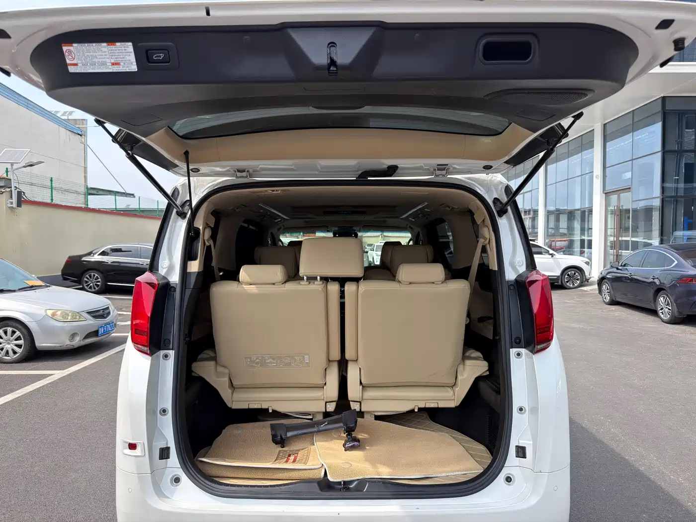 Toyota Alphard 2021 Hybrid 2.5L Luxury фото 13