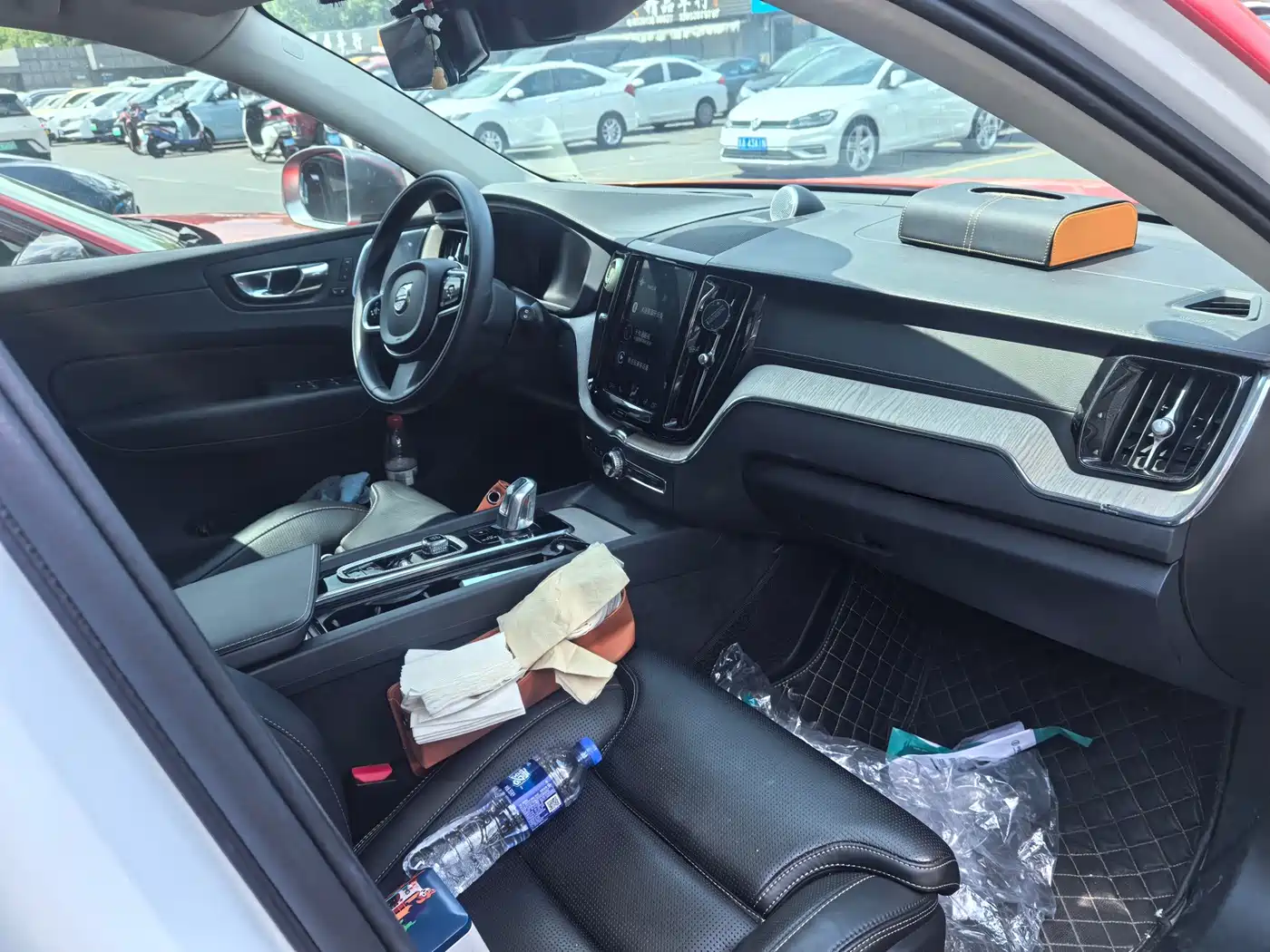 Volvo XC60 Plug-in Hybrid 2019 2019 T8 E-Drive Hybrid Zhi Zun Luxury Edition China V