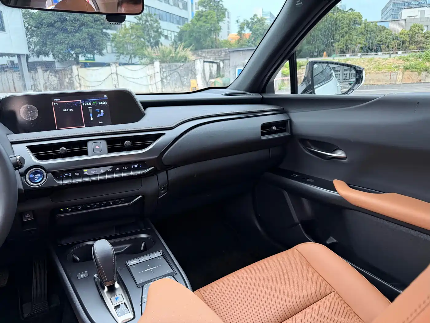 Lexus UX Electric 2020 300e Pure Yue Edition фото 8