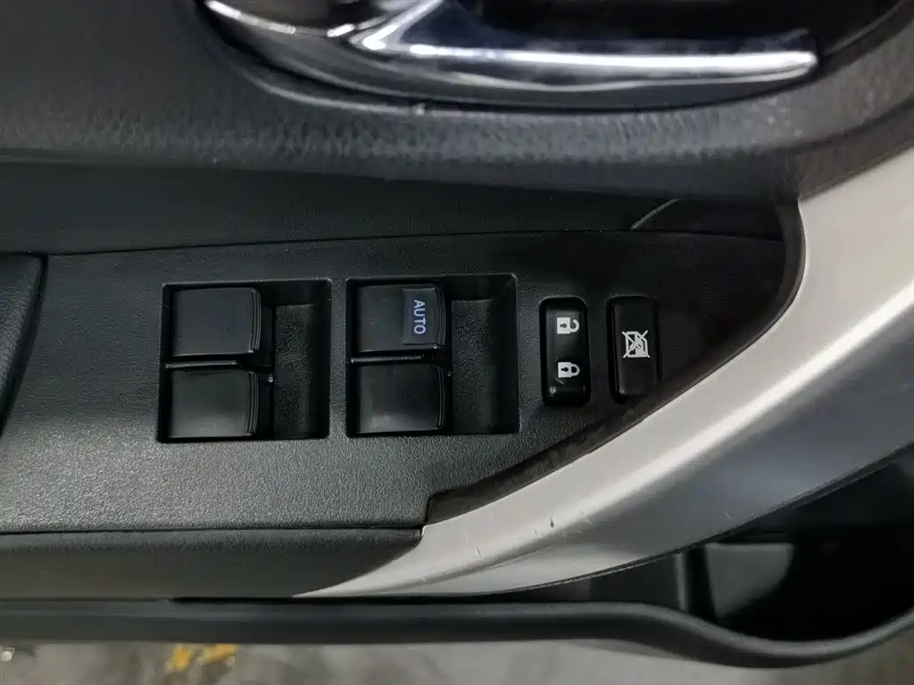 Toyota Corolla 2017 Facelift Hybrid 1.8L E-CVT Elite Edition фото 9