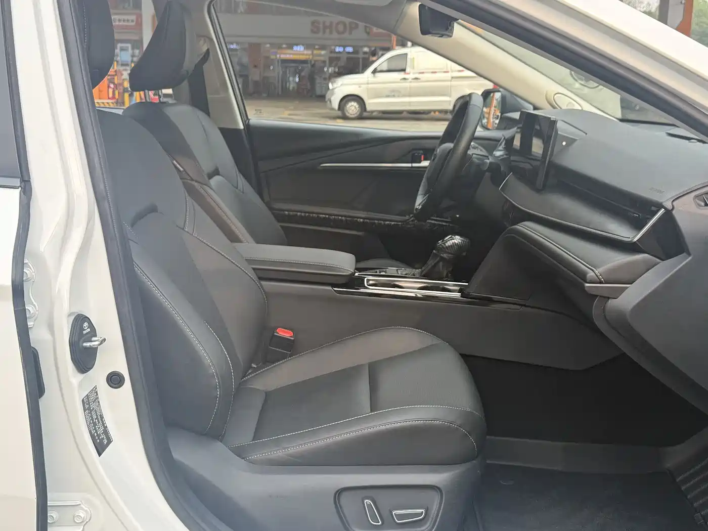 Toyota Camry 2024 2.0GVP Luxury Edition фото 14