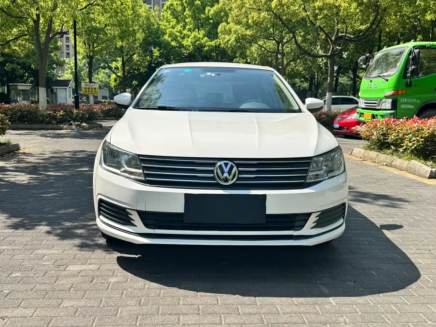 Volkswagen Lavida Tour 2015 1.6L Automatic Trend Edition фото 2