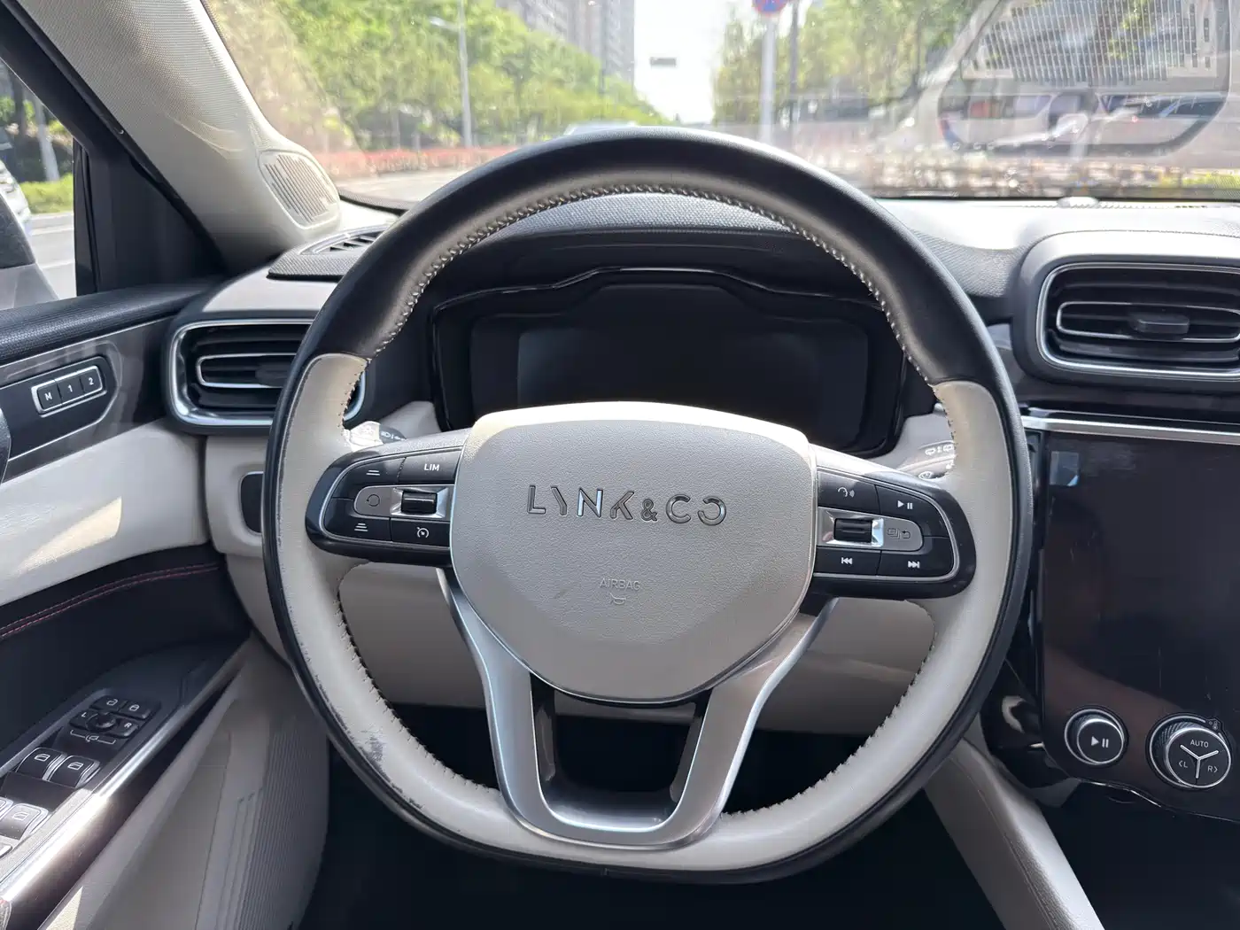 Lynk & Co 02 2018 Model 1.5T DCT 2WD Yao Pro Edition China V фото 11