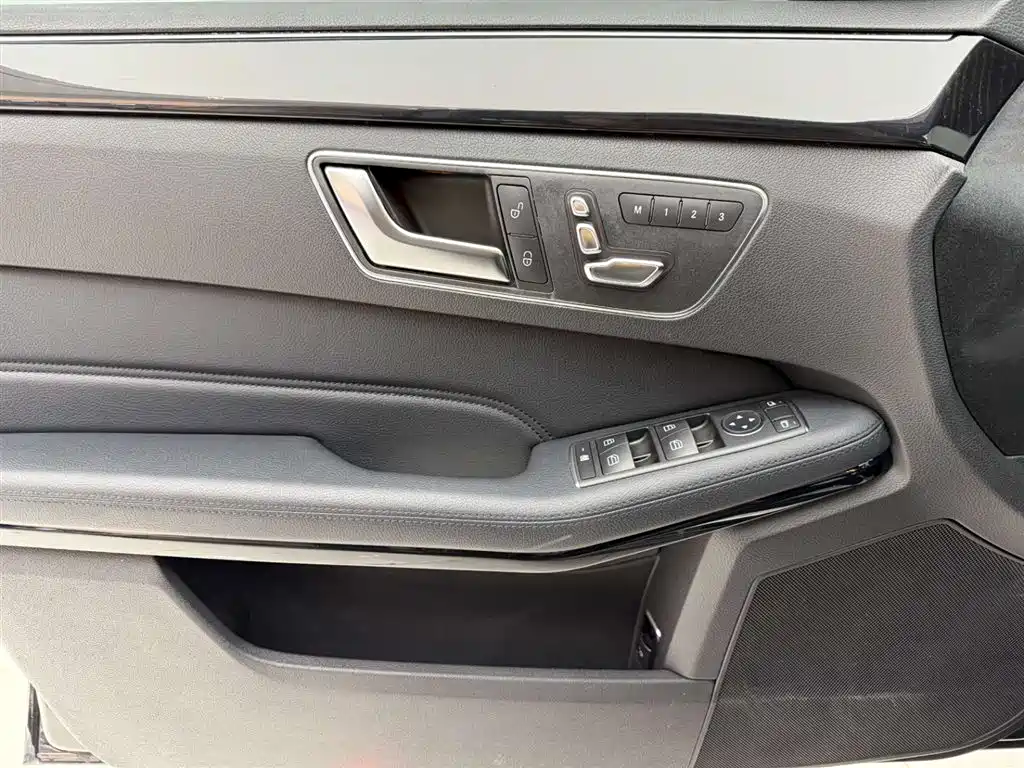 Mercedes-Benz E-Class 2015 E 200 L Sport фото 21