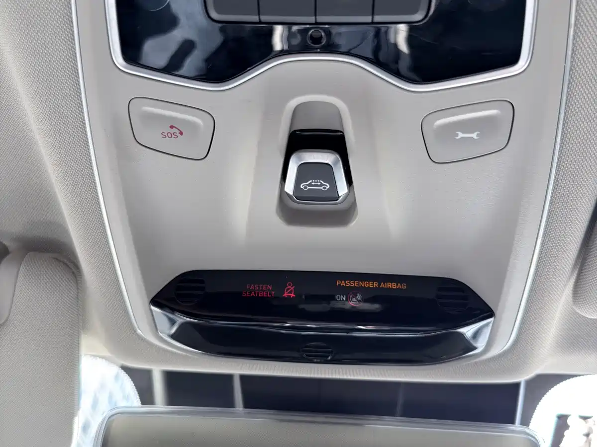 Lynk & Co 02 2018 Model 1.5T DCT 2WD Yao Pro Edition China V фото 15
