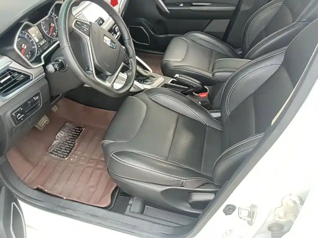 Фото 15 - Geely Vision X3