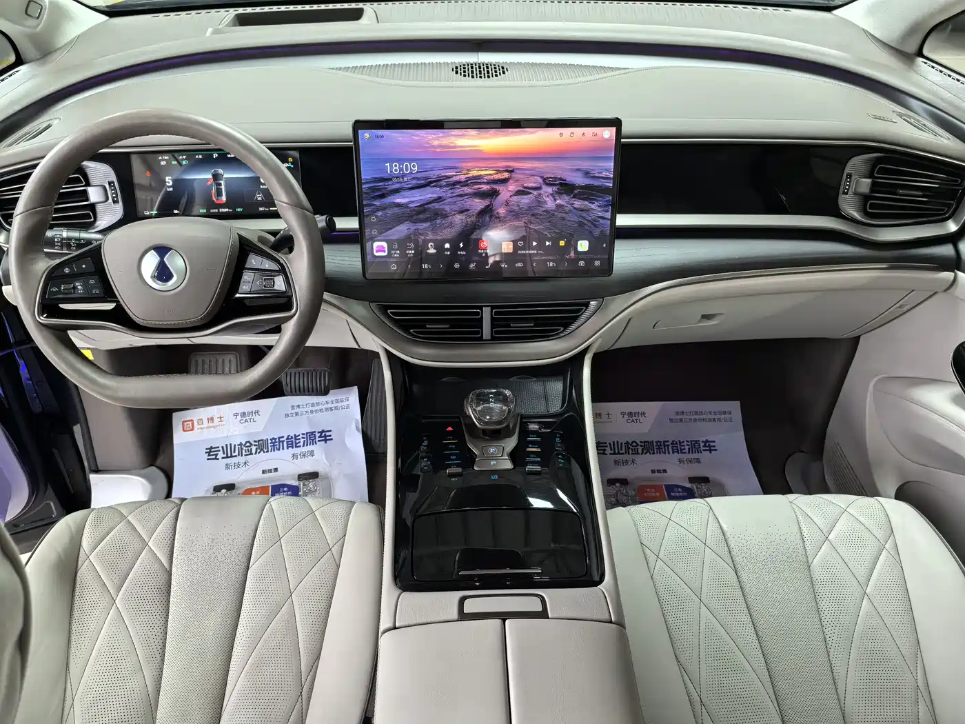 Denza D9 2022 DM-i 970 AWD Flagship фото 15