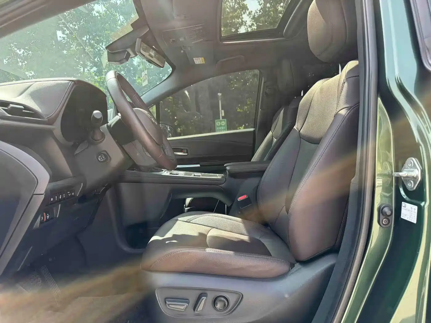 Toyota Sienna 2021 2.5L Hybrid Platinum Edition фото 4