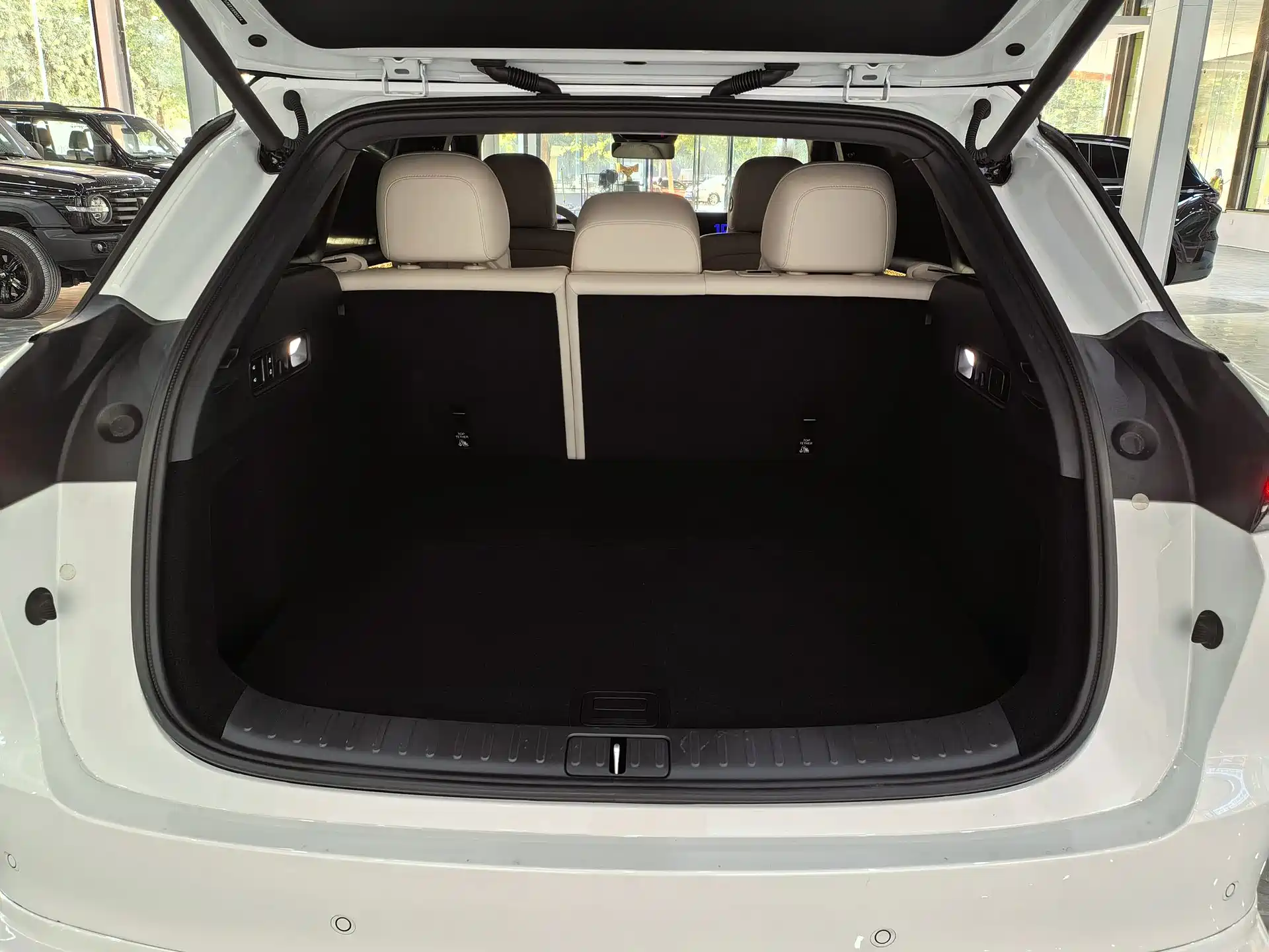 Фото 13 - Li Auto i6