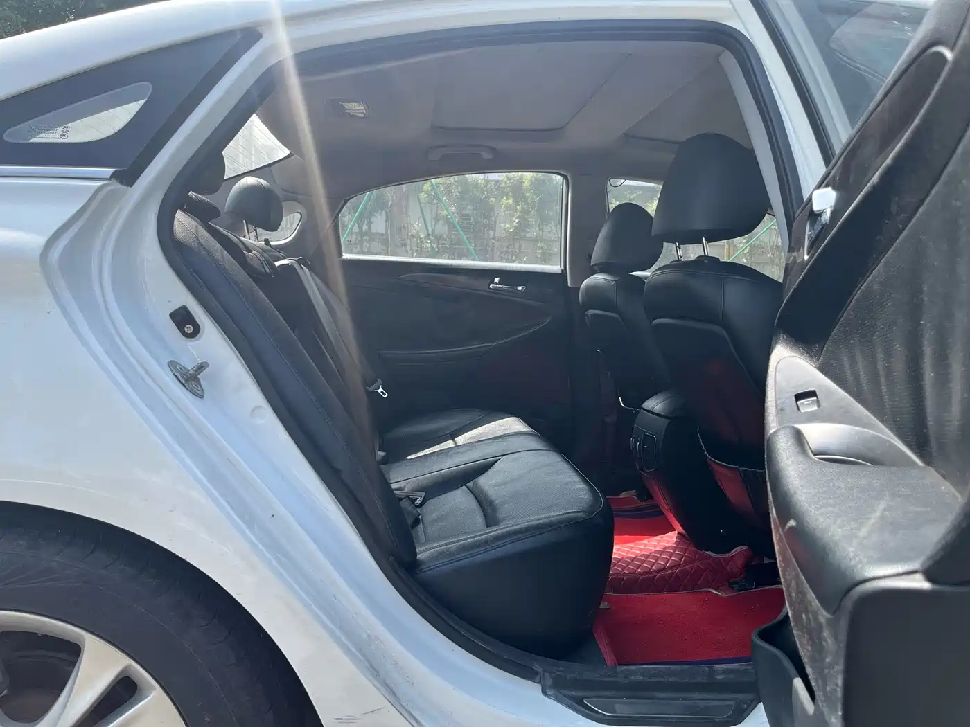 Hyundai Sonata 2011 2.0L Automatic Luxury фото 15