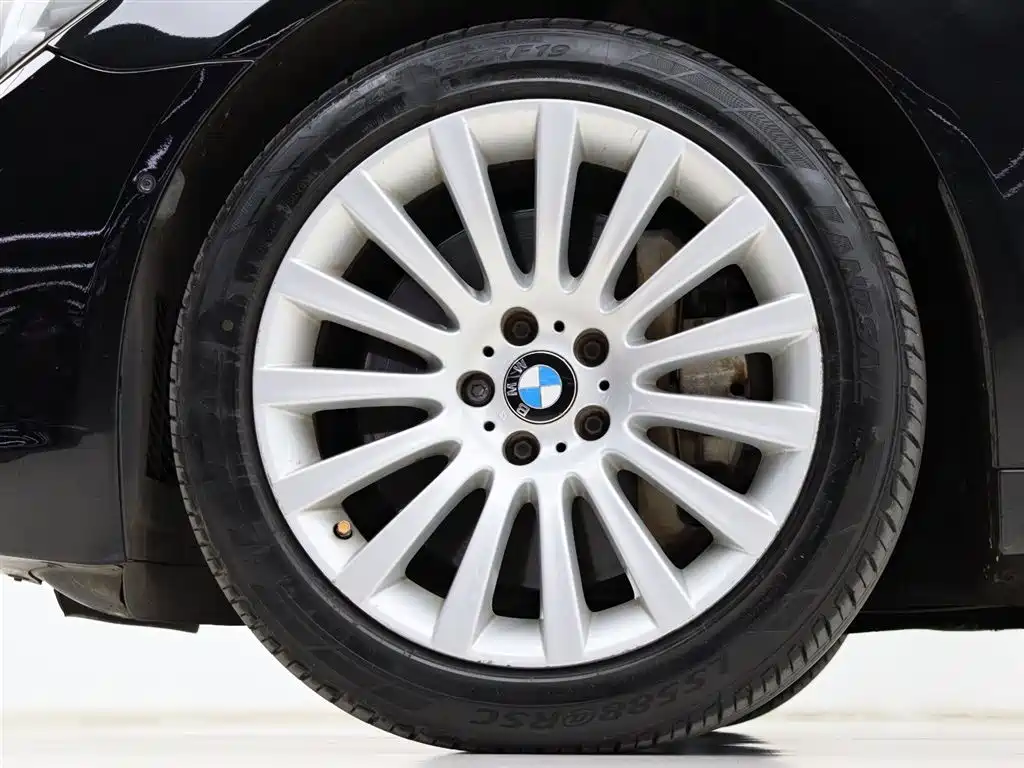 BMW 7 Series 2010 760Li фото 36