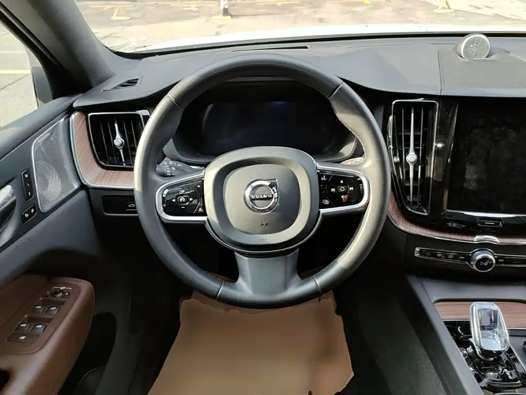 Volvo XC60 Plug-in Hybrid 2024 2024 T8 PHEV Long Range AWD Smart Elegance Luxury Edition