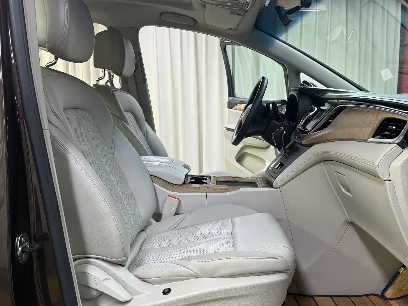 Buick GL8 2018 ES 28T Comfort Type China VI фото 35