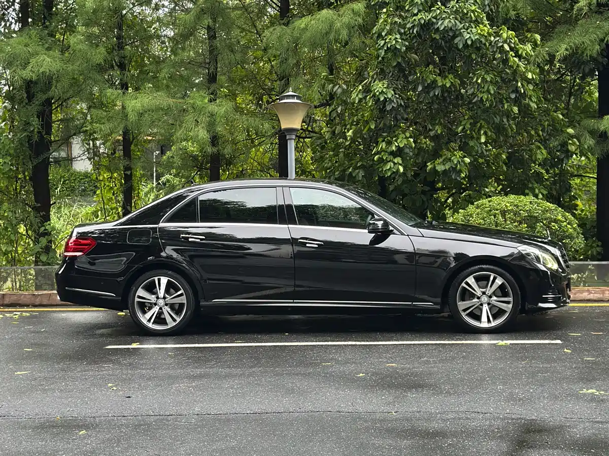 Photo 3 - Mercedes-Benz E-Class