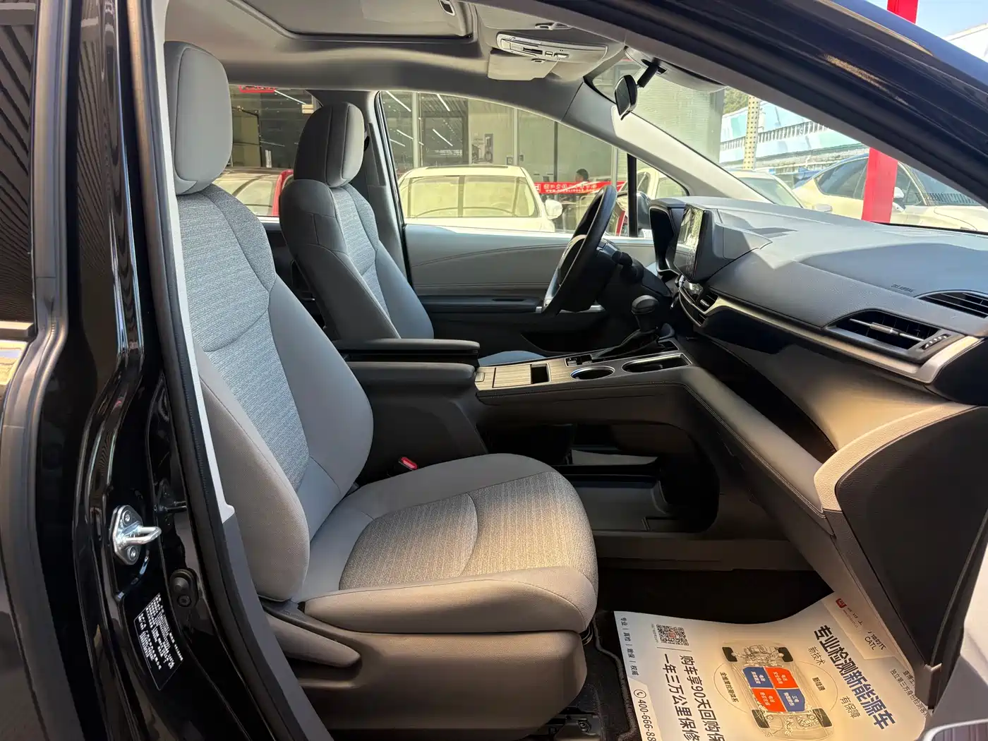Toyota Sienna 2024 2.5L Hybrid Comfort Edition фото 9