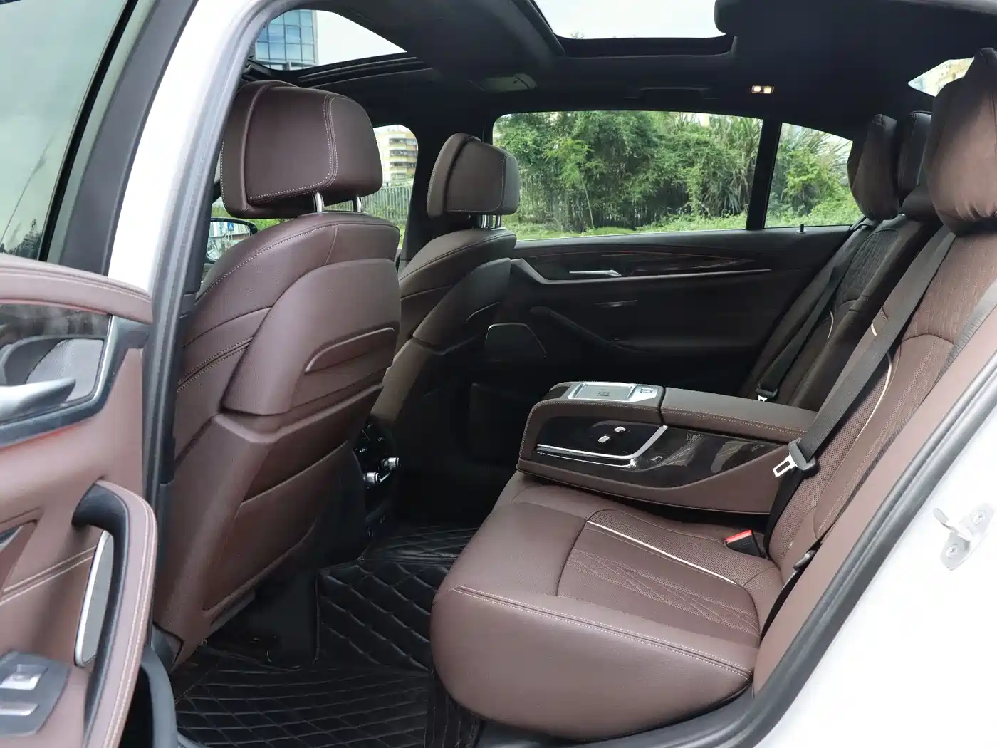 BMW 5 Series 2022 530Li Exclusive M Sport Package фото 11