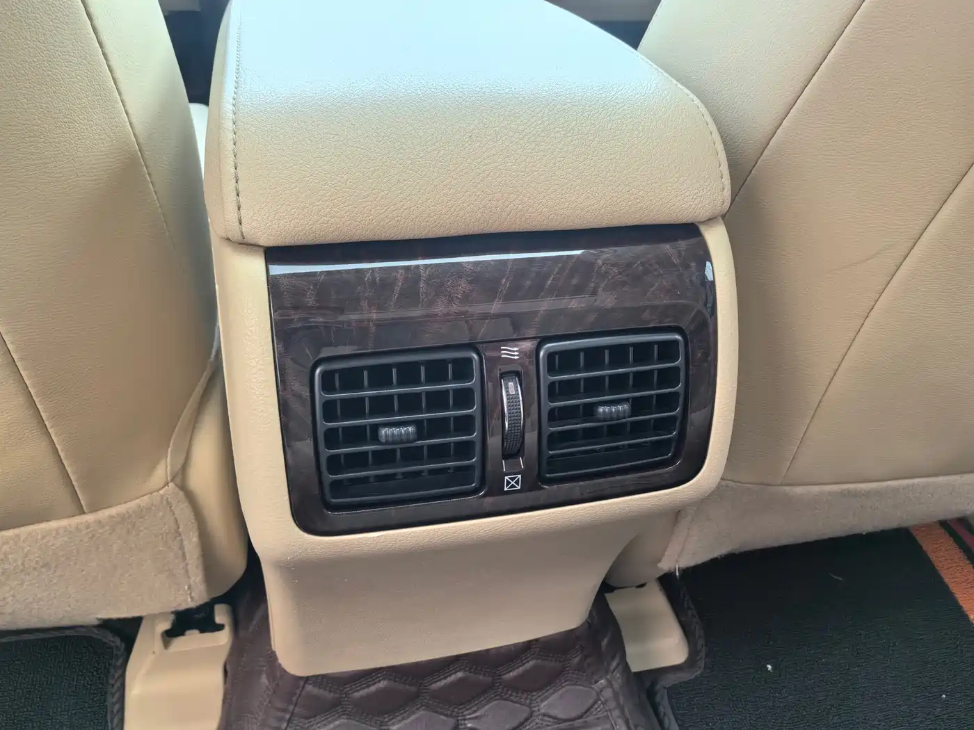 Toyota Camry 2015 2.0G Leading Edition фото 12