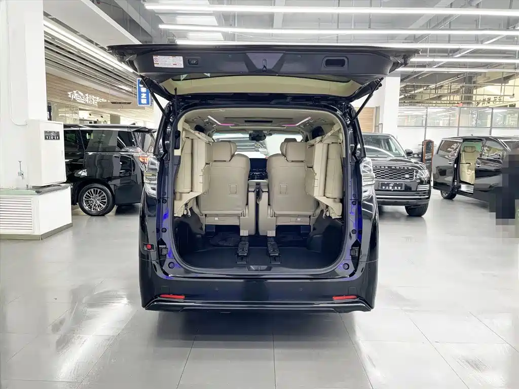 Toyota Vellfire 2021 Crown Hybrid 2.5L HV Premium Edition фото 12