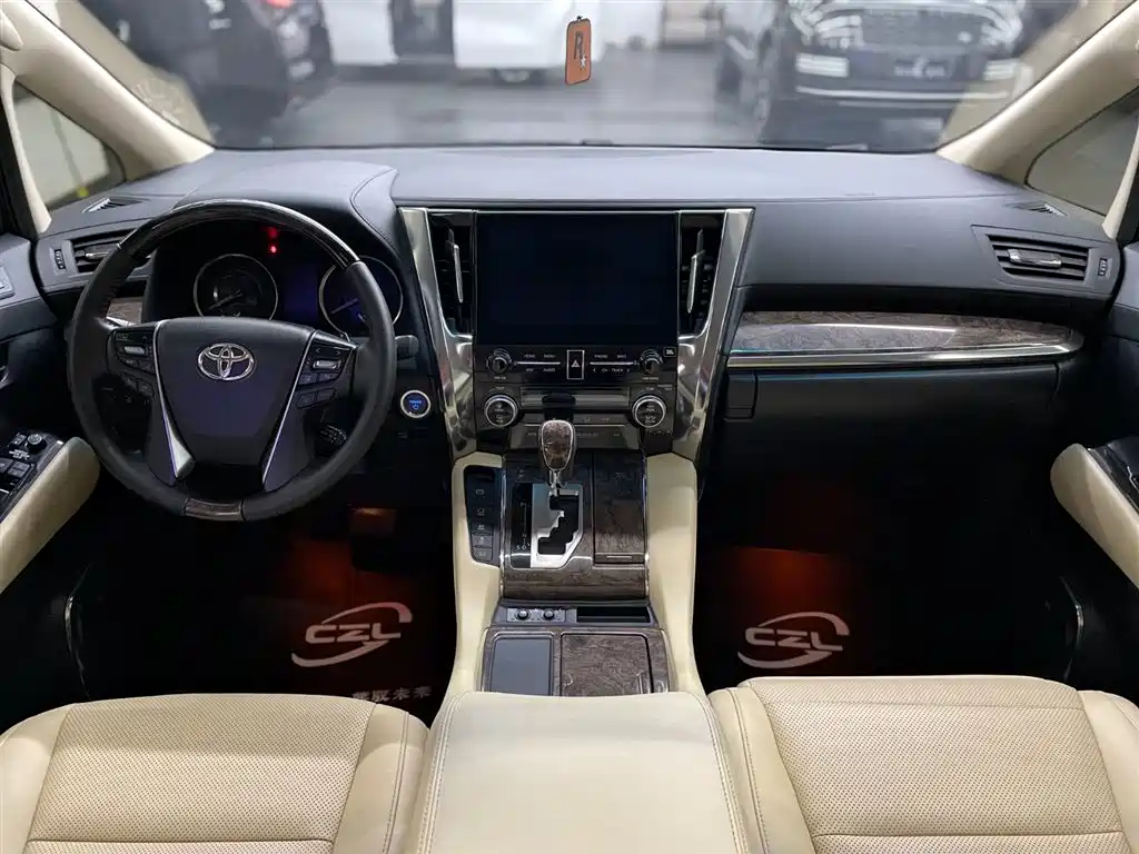 Toyota Vellfire 2021 Crown Hybrid 2.5L HV Premium Edition фото 7