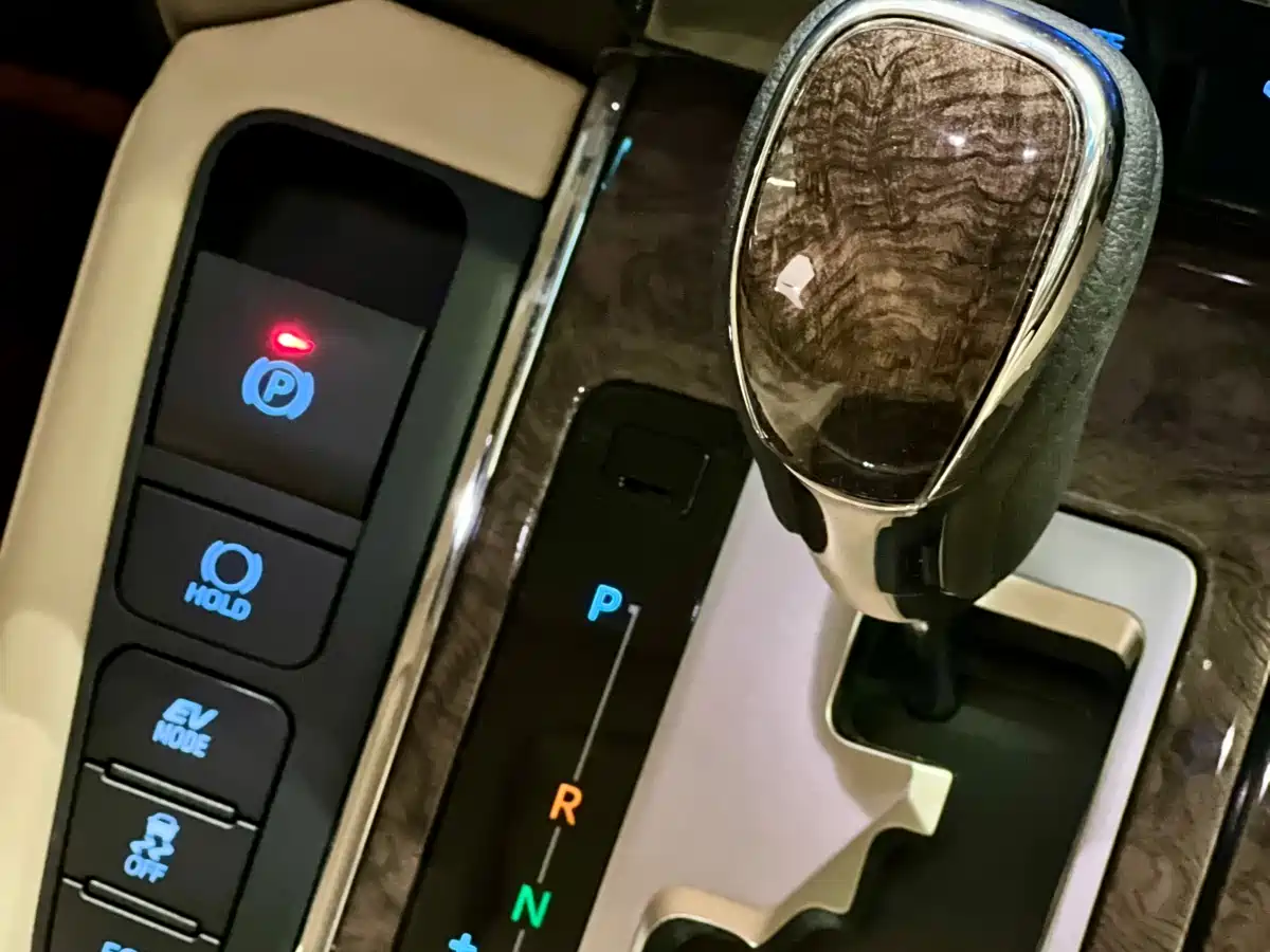 Toyota Alphard 2021 Hybrid 2.5L Premium фото 12