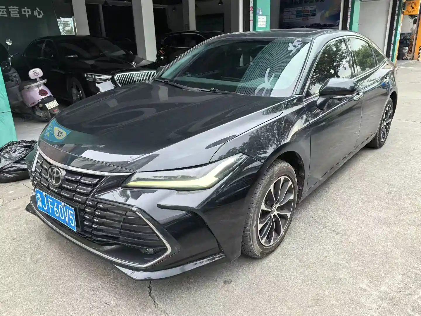 Фото 1 - Toyota Avalon