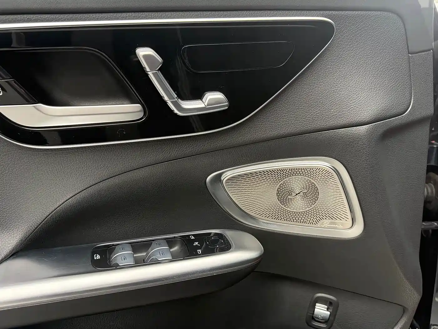 Mercedes-Benz C-Class 2023 C 260 L Night Edition Sport фото 10