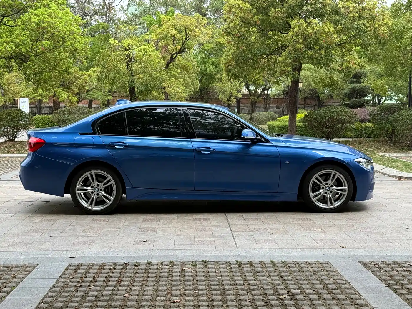 BMW 3 Series 2017 320Li M Sport фото 15