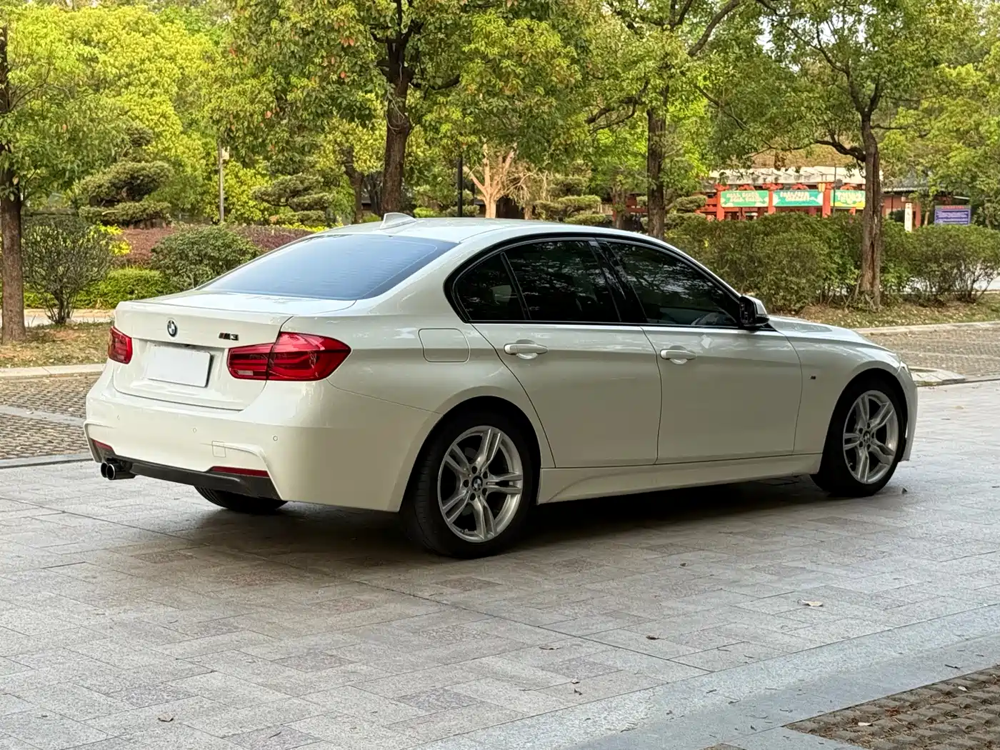 BMW 3 Series 2017 320i M Sport фото 14
