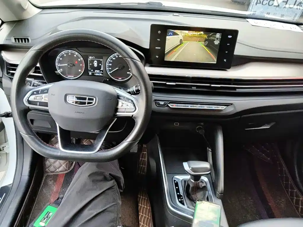 Фото 10 - Geely Vision X3